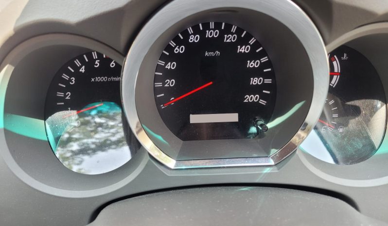 TOYOTA FORTUNER – 2011 full