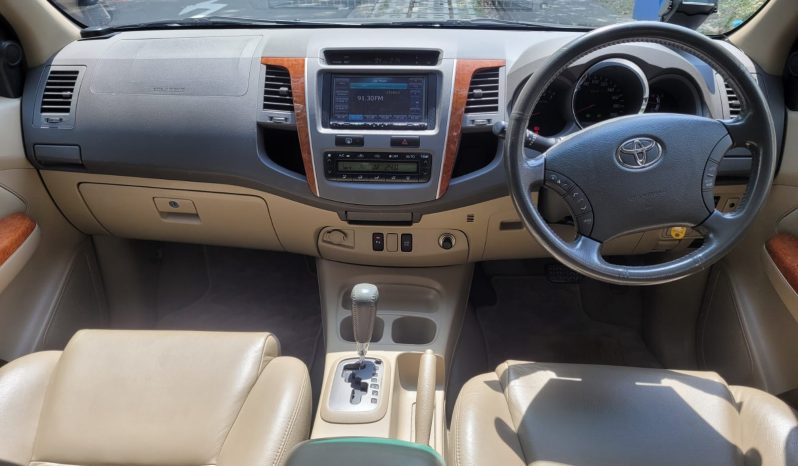 TOYOTA FORTUNER – 2011 full